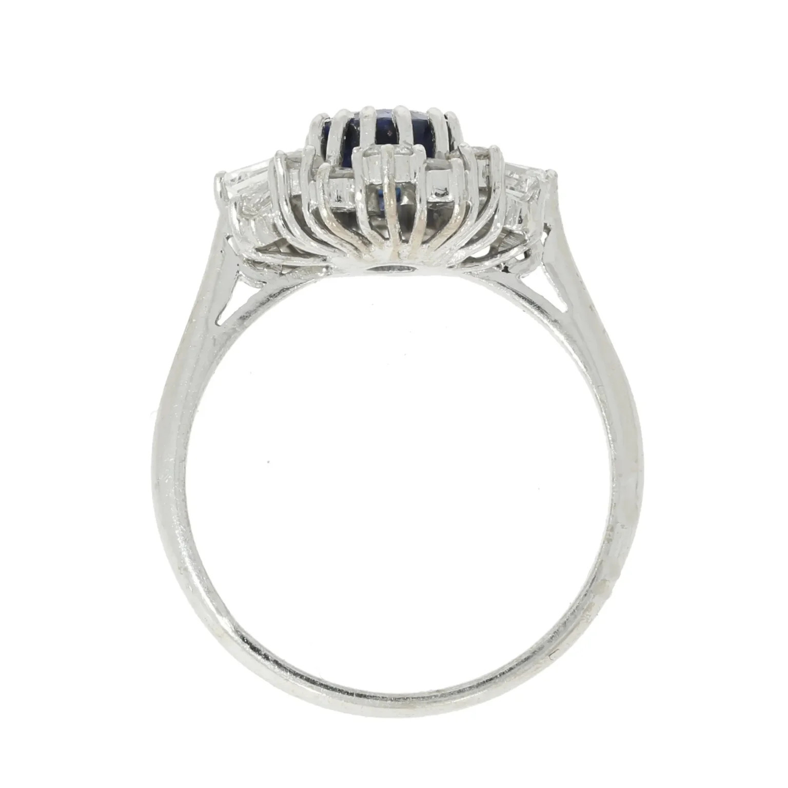 Karmoisierter vintage Saphirring